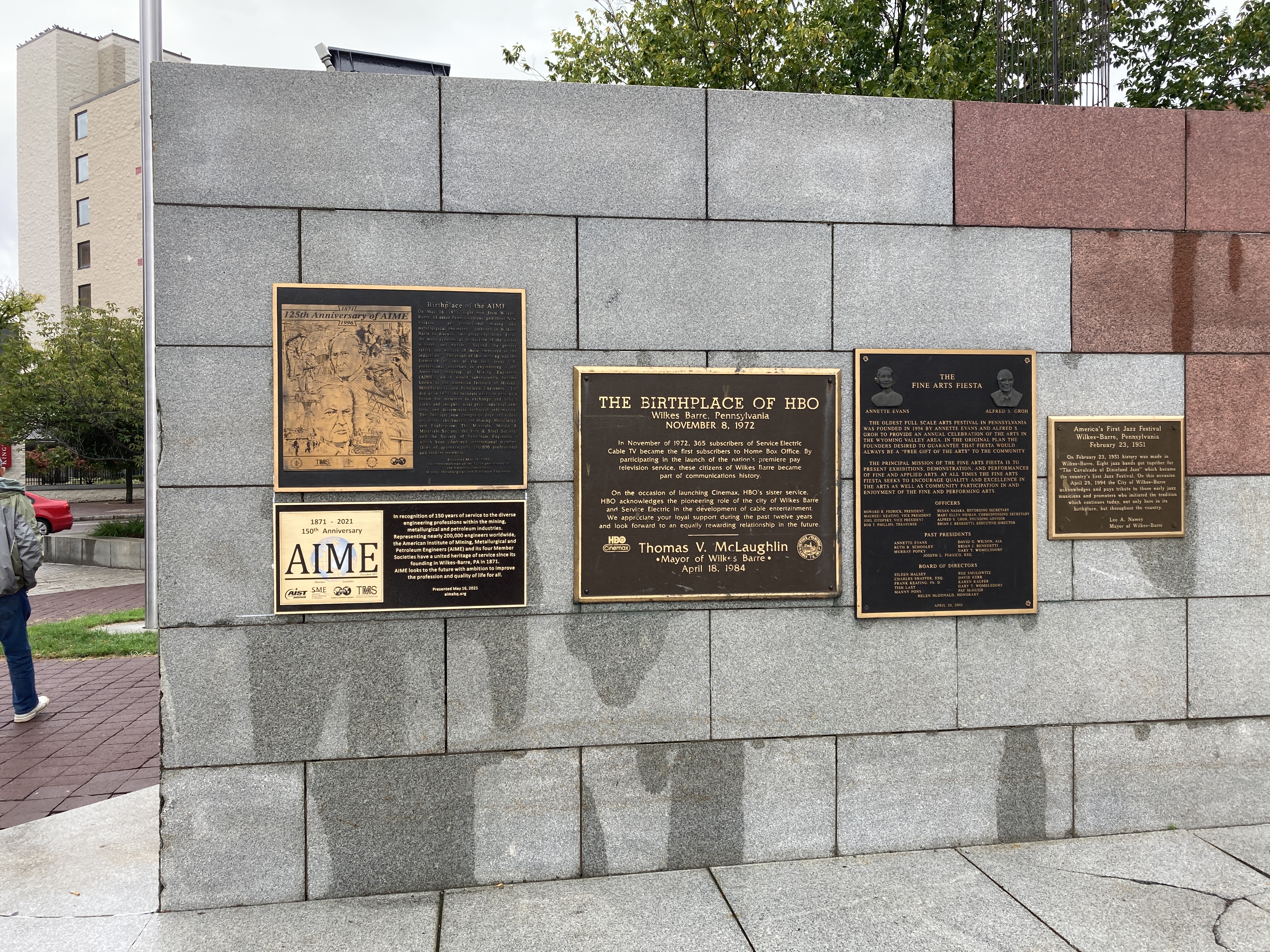 Wilkes-Barre Town Square Plaques